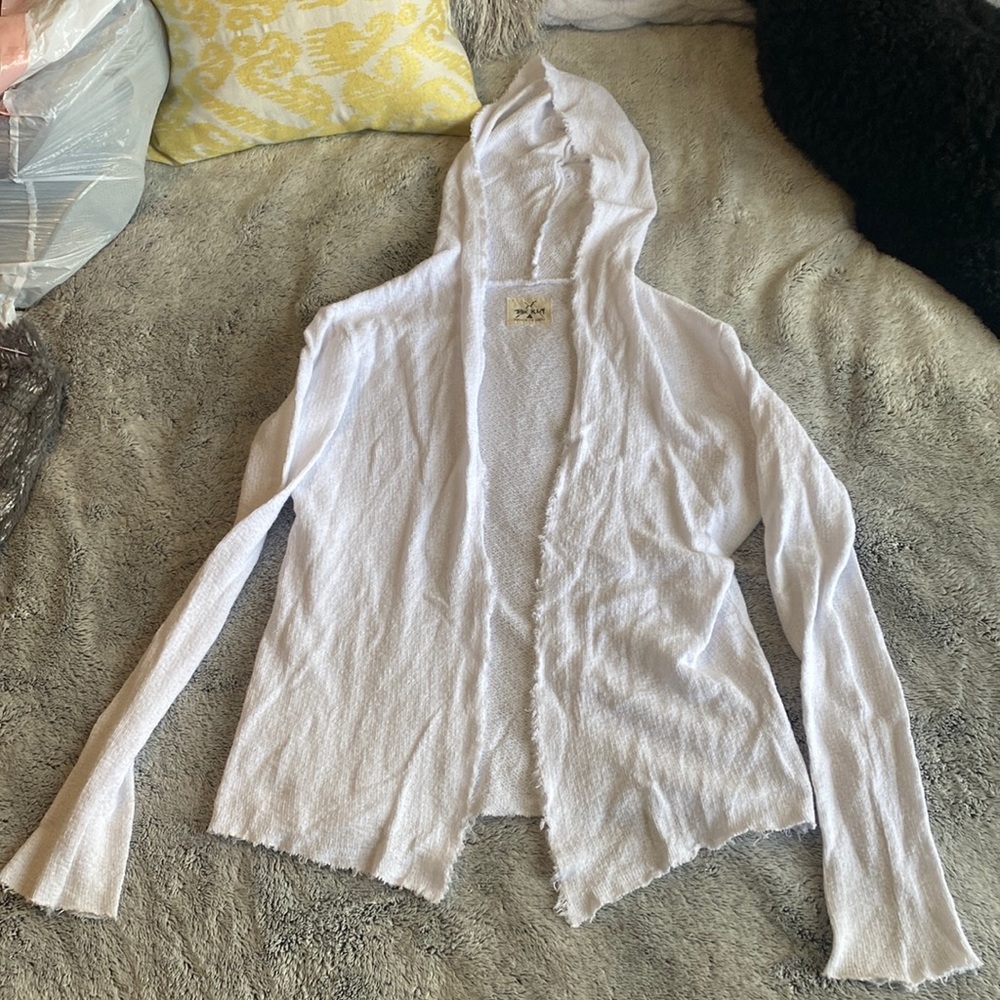 Excellent condition Tribe Kelley hooded white cardigan. Size S.